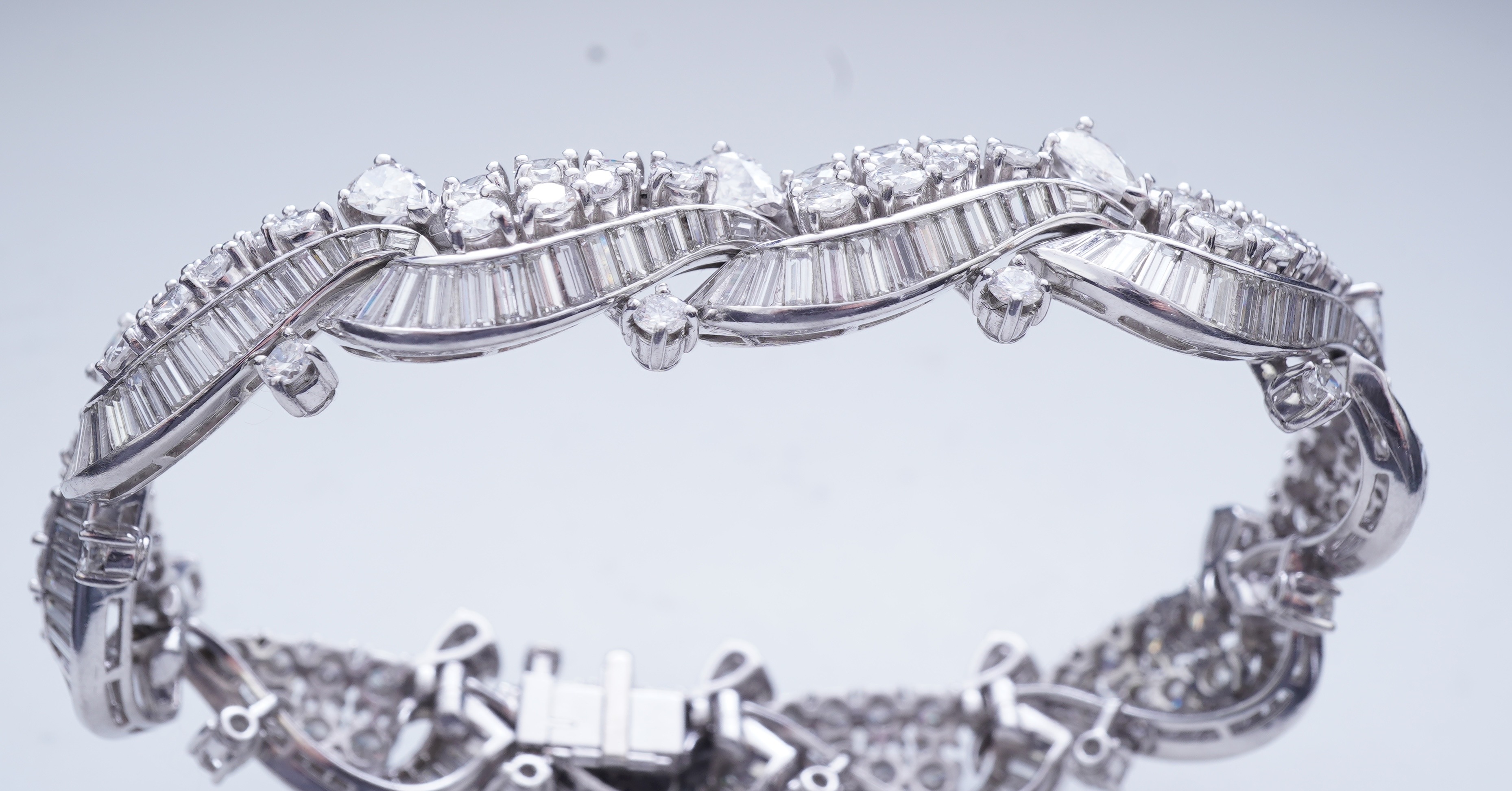 An attractive diamond bracelet, second half 20th century
